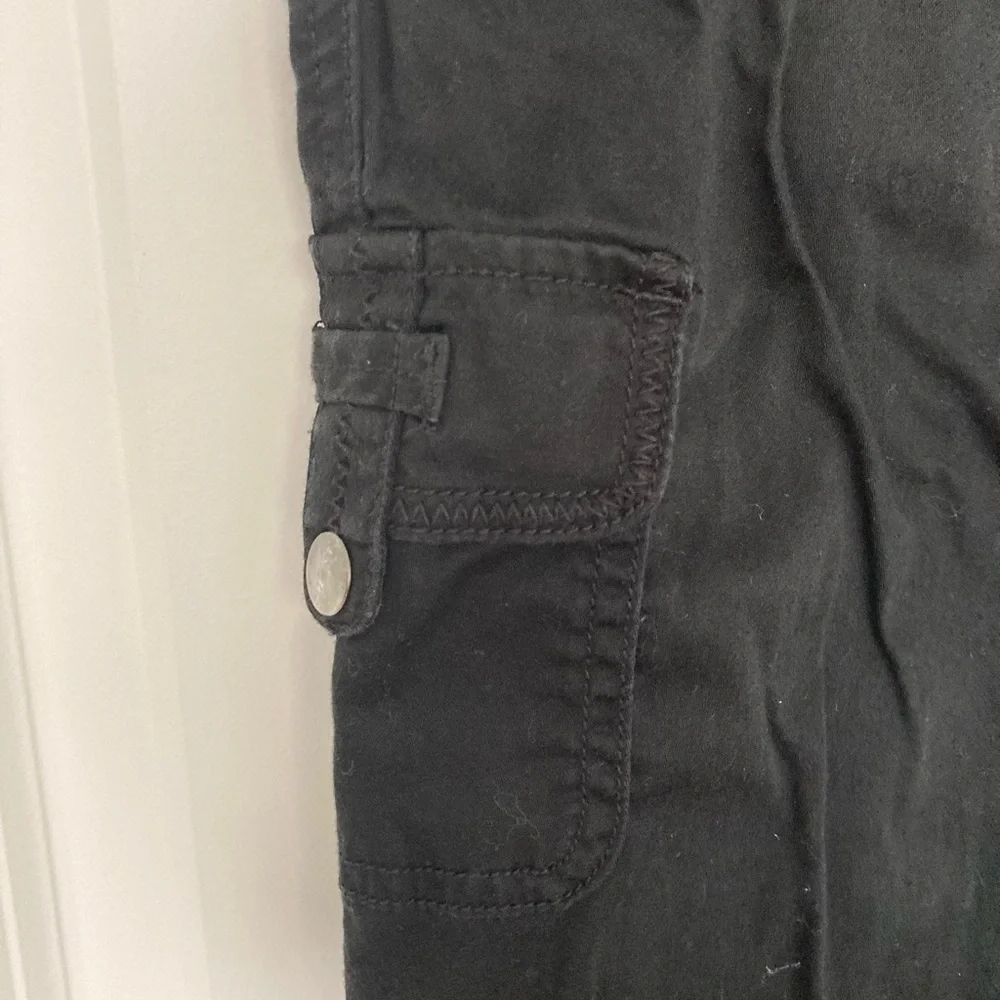 White House Black Market Black Cargo Style Pants Women’s size 00